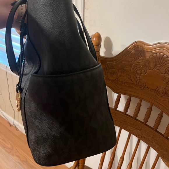 Black and brown Micheal Kors purse! Both exactly the same! - Picture 11 of 11